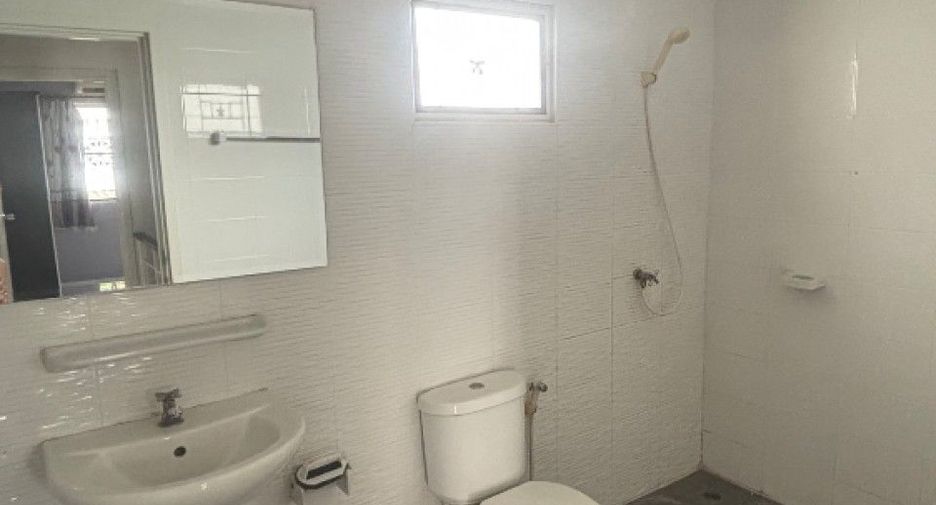For sale 3 bedrooms townhouse in Mueang Pathum Thani, Pathum Thani