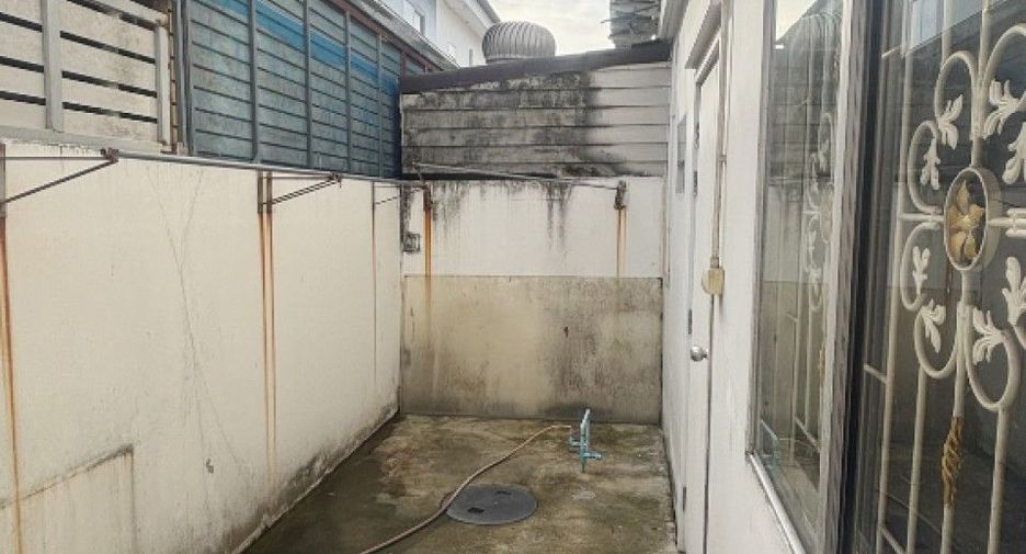 For sale 3 bedrooms townhouse in Mueang Pathum Thani, Pathum Thani