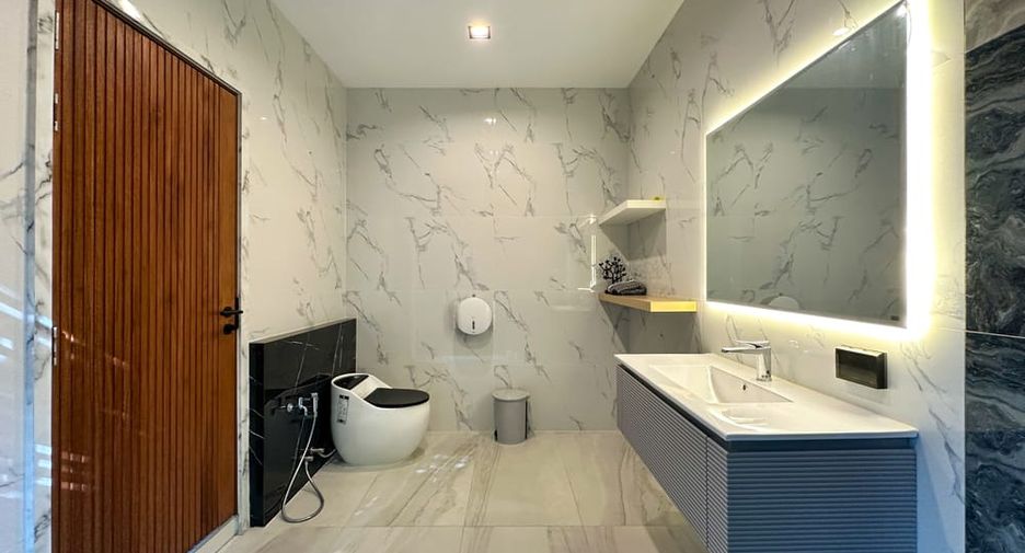 For sale 4 bedrooms villa in East Pattaya, Pattaya