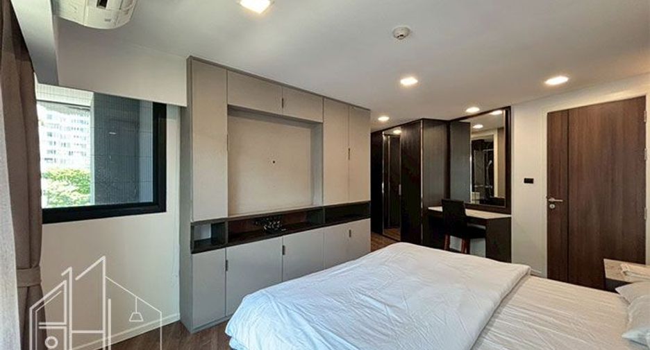 For rent 2 bedrooms condo in Watthana, Bangkok