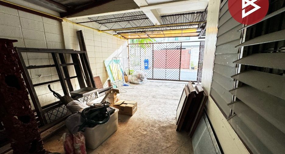 For sale 3 ベッドルーム house in Huai Khwang, Bangkok