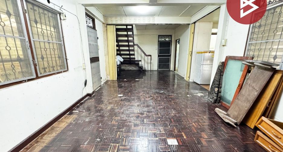 For sale 3 ベッドルーム house in Huai Khwang, Bangkok