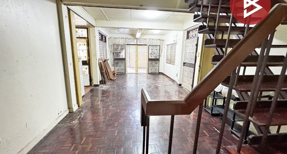 For sale 3 ベッドルーム house in Huai Khwang, Bangkok