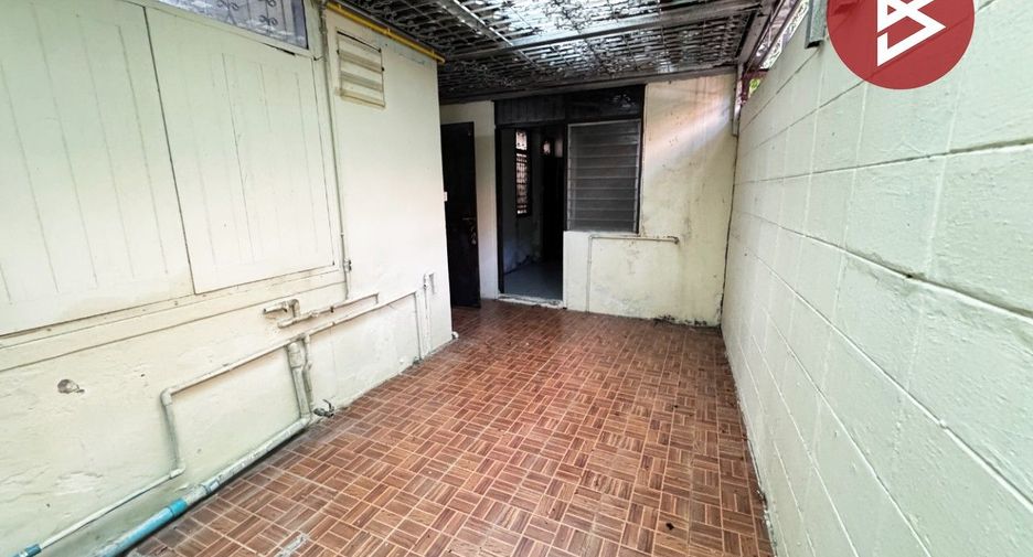 For sale 3 ベッドルーム house in Huai Khwang, Bangkok