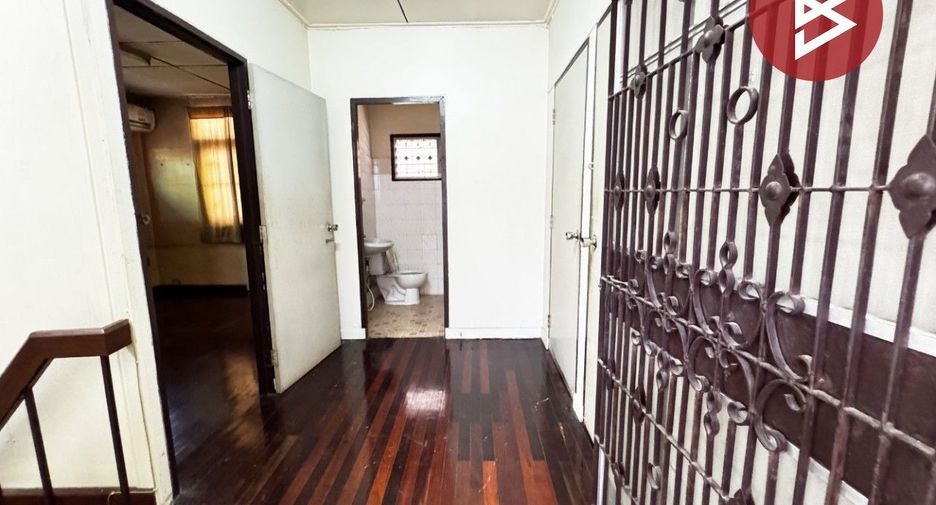 For sale 3 ベッドルーム house in Huai Khwang, Bangkok