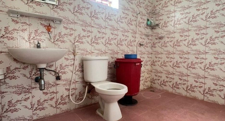 For sale 3 bedrooms townhouse in Mueang Samut Prakan, Samut Prakan