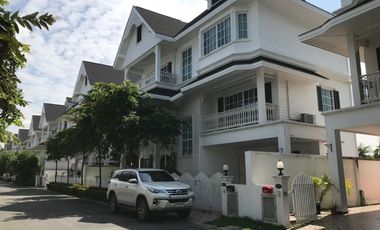 À louer 4 chambres maison à Mueang Samut Prakan, Samut Prakan