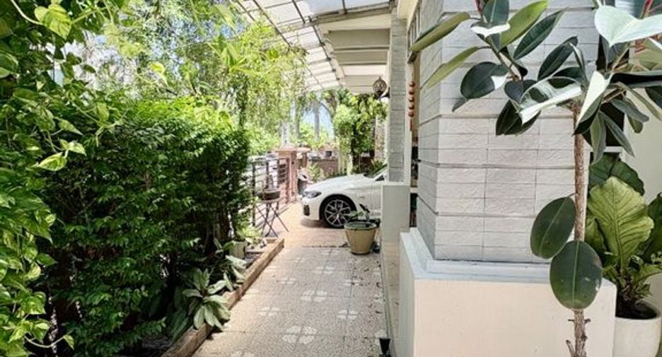 For sale 3 bedrooms house in Bang Khun Thian, Bangkok