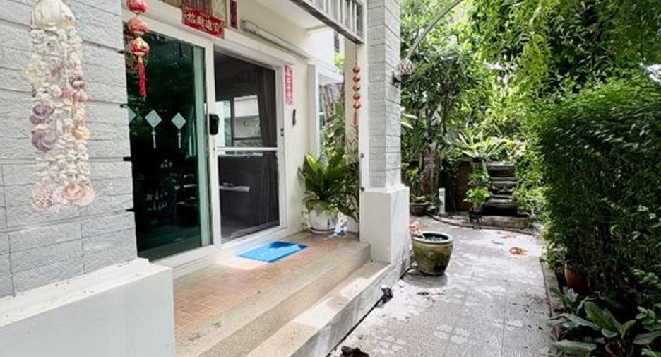 For sale 3 bedrooms house in Bang Khun Thian, Bangkok