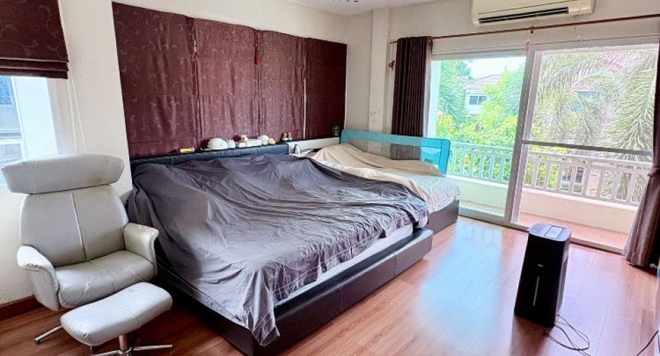 For sale 3 bedrooms house in Bang Khun Thian, Bangkok