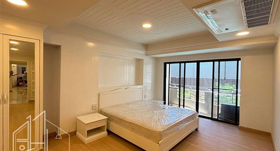 For rent 3 bedrooms condo in Khlong Toei, Bangkok