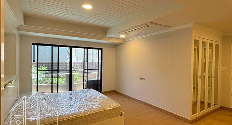 For rent 3 bedrooms condo in Khlong Toei, Bangkok