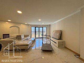 For rent 3 bedrooms condo in Khlong Toei, Bangkok