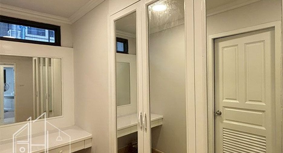 For rent 3 bedrooms condo in Khlong Toei, Bangkok