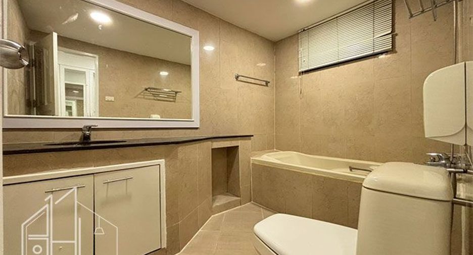 For rent 3 bedrooms condo in Khlong Toei, Bangkok