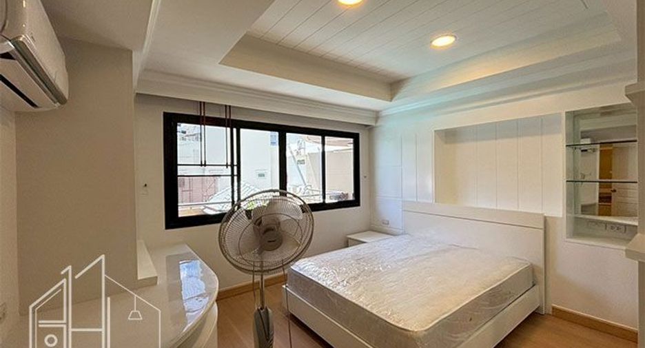 For rent 3 bedrooms condo in Khlong Toei, Bangkok