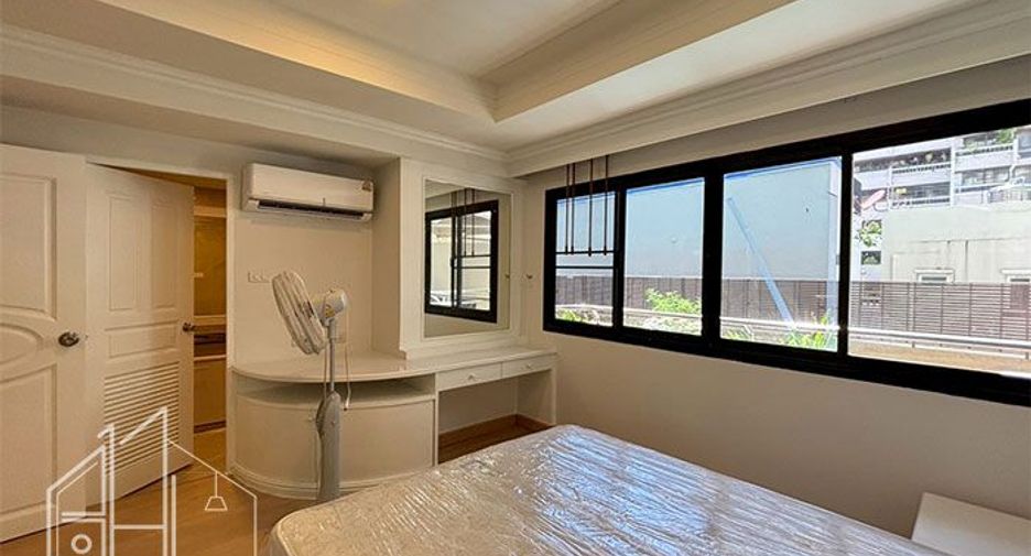 For rent 3 bedrooms condo in Khlong Toei, Bangkok