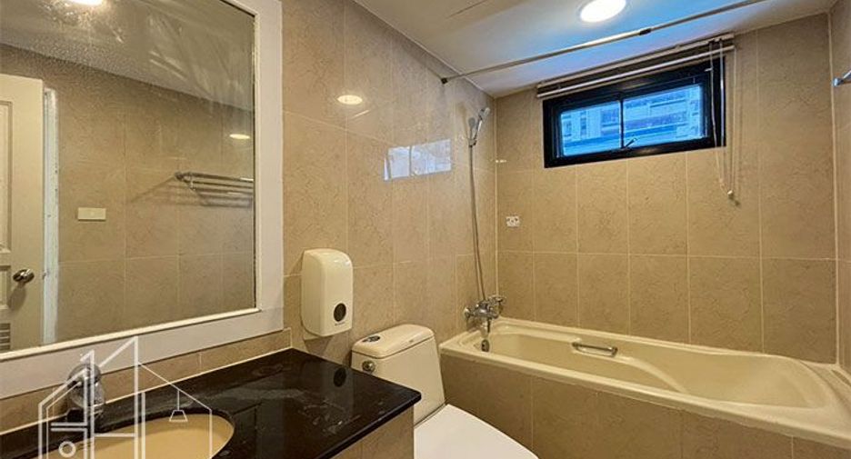 For rent 3 bedrooms condo in Khlong Toei, Bangkok