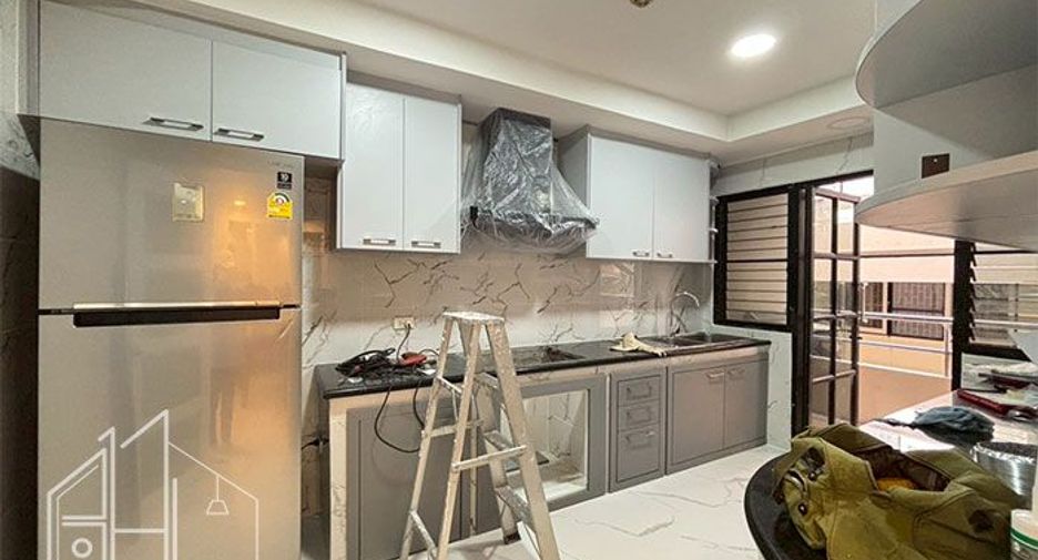 For rent 3 bedrooms condo in Khlong Toei, Bangkok