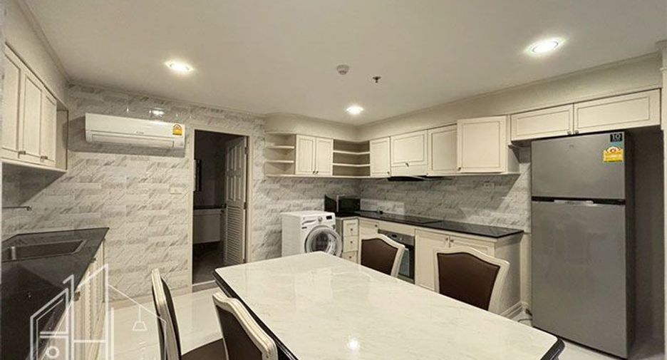 For rent 2 bedrooms condo in Khlong Toei, Bangkok