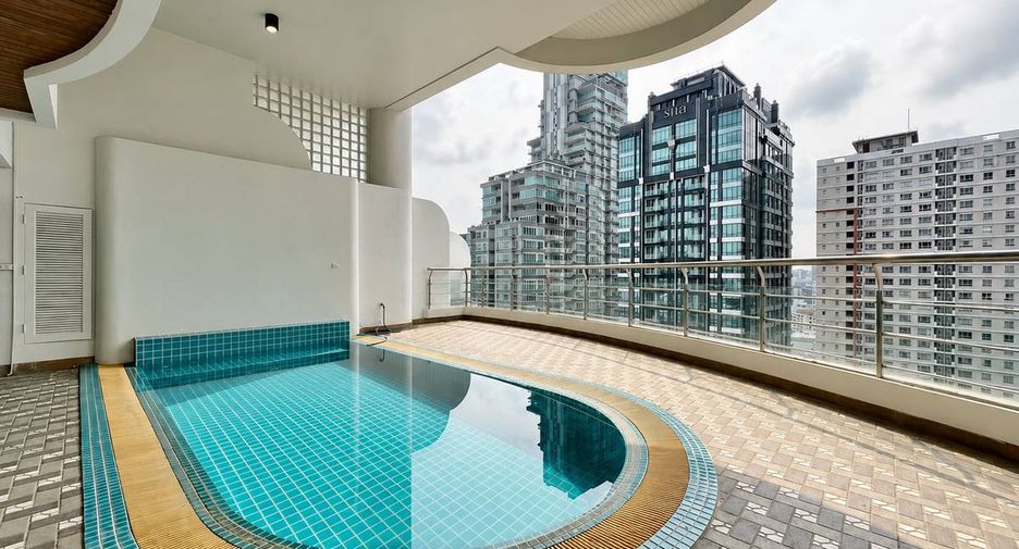 For rent 4 bedrooms condo in Khlong Toei, Bangkok