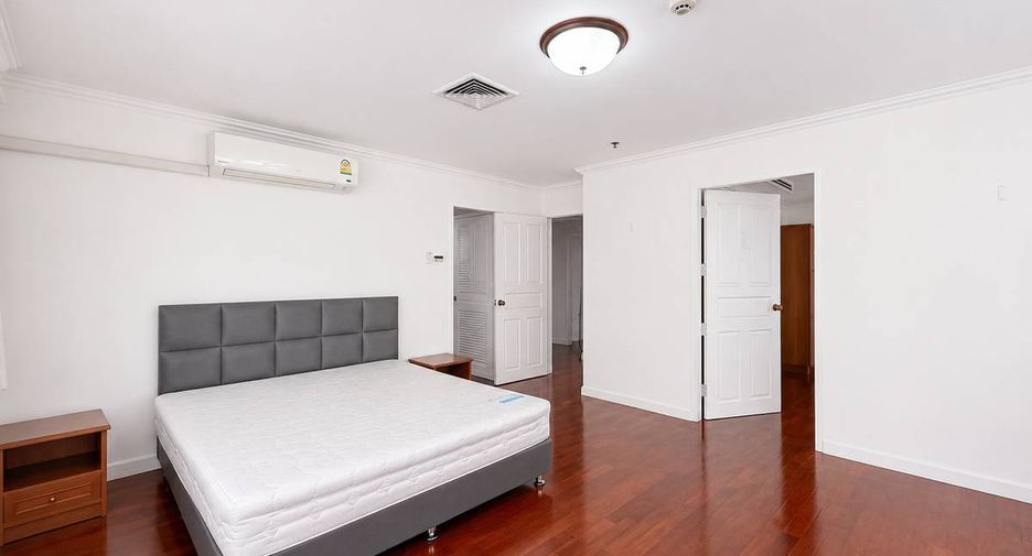 For rent 4 bedrooms condo in Khlong Toei, Bangkok