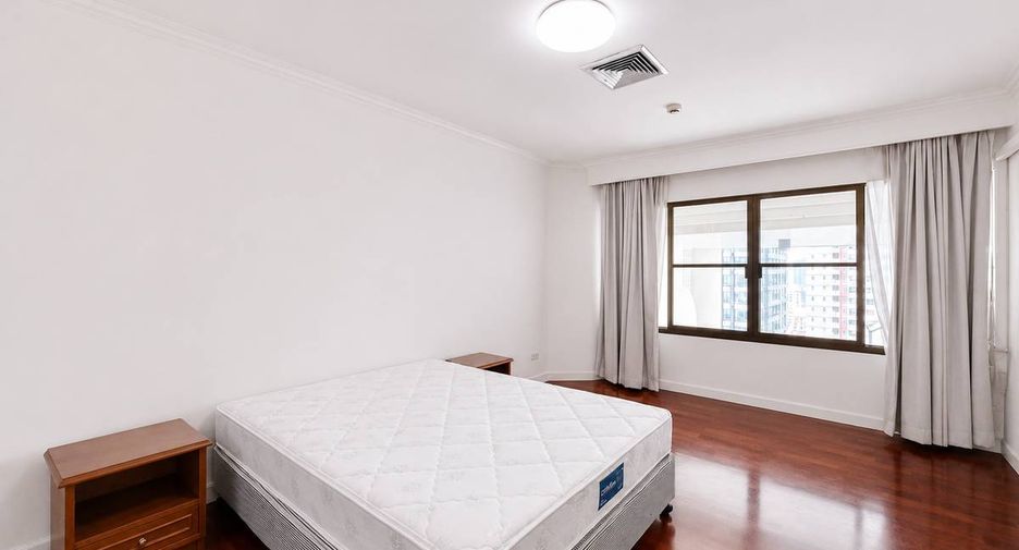 For rent 4 bedrooms condo in Khlong Toei, Bangkok