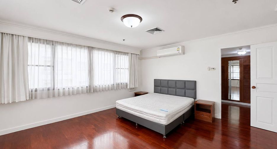 For rent 4 bedrooms condo in Khlong Toei, Bangkok