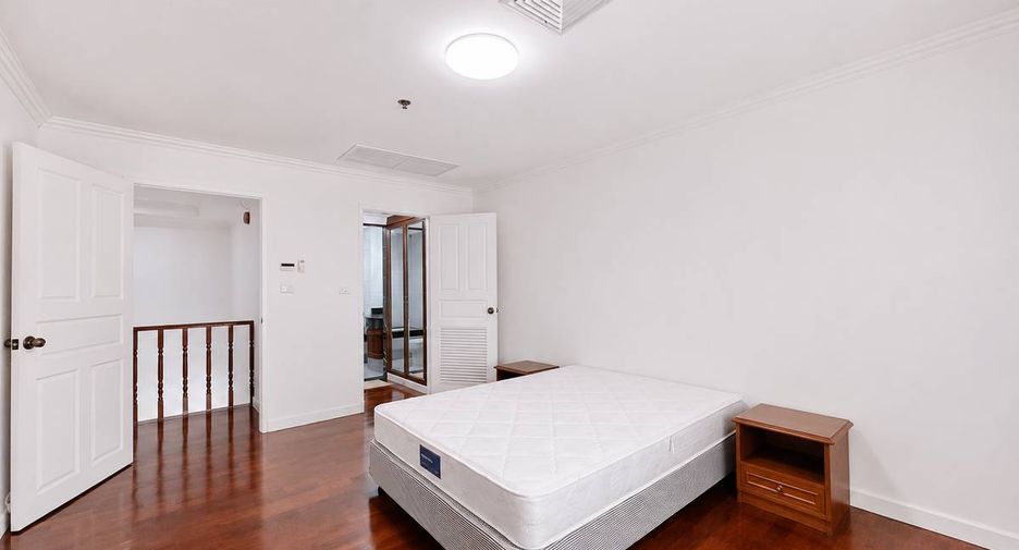 For rent 4 bedrooms condo in Khlong Toei, Bangkok