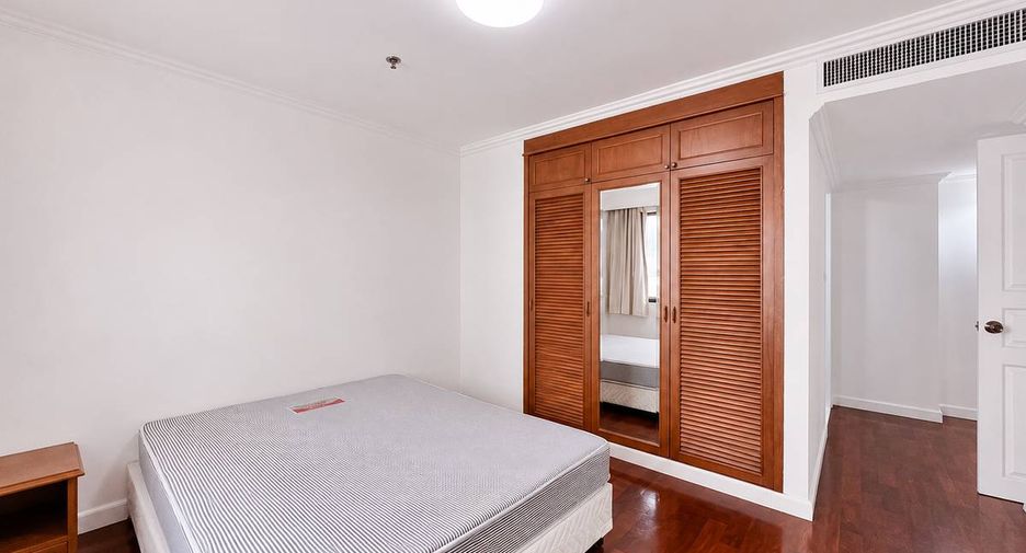 For rent 4 bedrooms condo in Khlong Toei, Bangkok