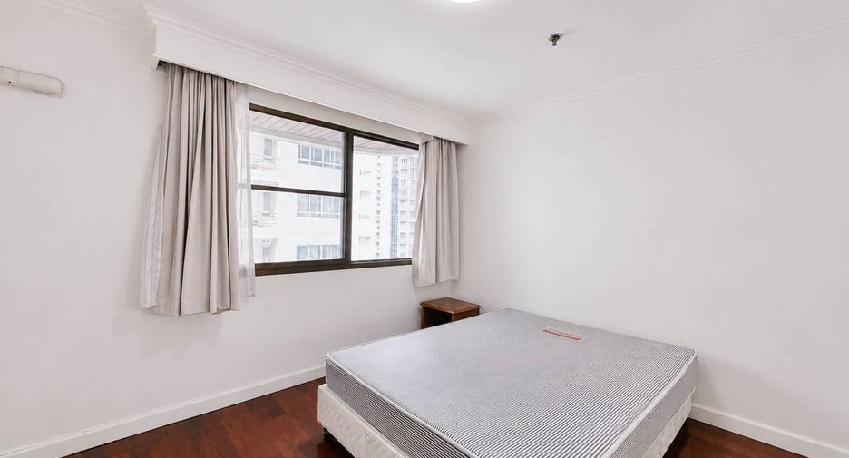 For rent 4 bedrooms condo in Khlong Toei, Bangkok