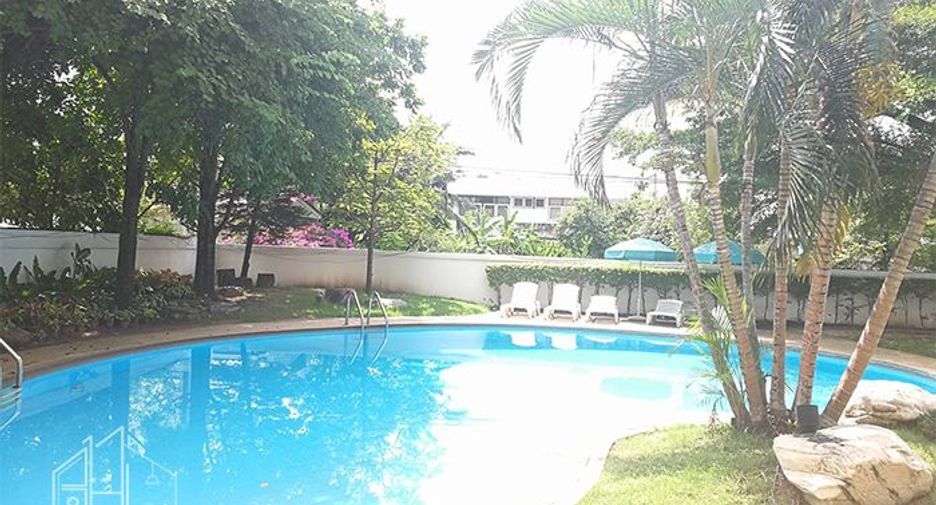 For rent 2 bedrooms condo in Watthana, Bangkok