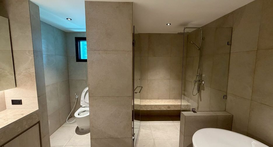 Condo en alquiler de 3 habitaciones en Watthana, Bangkok