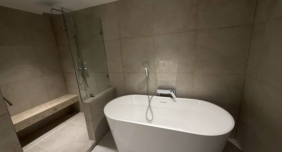 Condo en alquiler de 3 habitaciones en Watthana, Bangkok