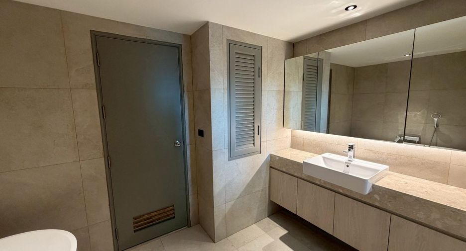 Condo en alquiler de 3 habitaciones en Watthana, Bangkok