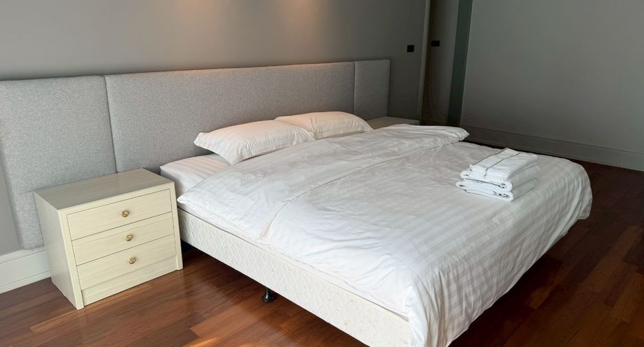 Condo en alquiler de 3 habitaciones en Watthana, Bangkok
