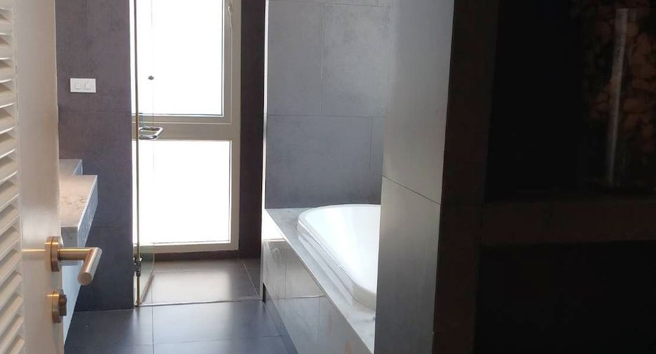 For rent 3 bedrooms condo in Watthana, Bangkok