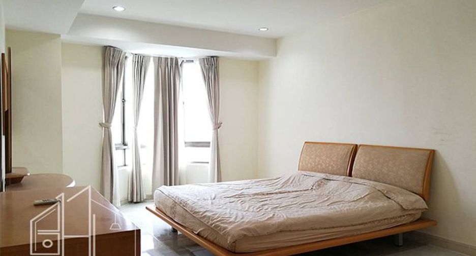 For rent 3 bedrooms condo in Watthana, Bangkok