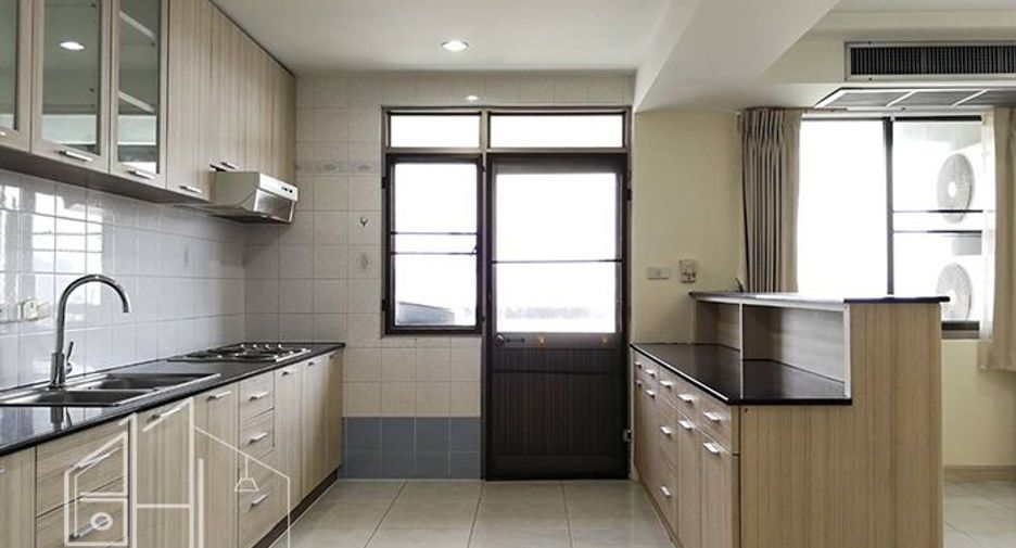 For rent 3 bedrooms condo in Watthana, Bangkok