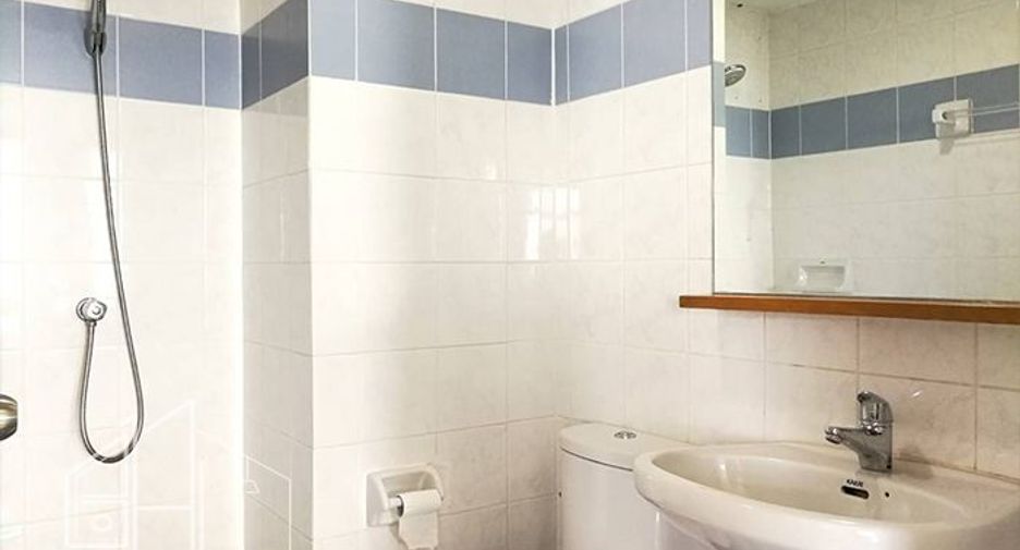For rent 3 bedrooms condo in Watthana, Bangkok