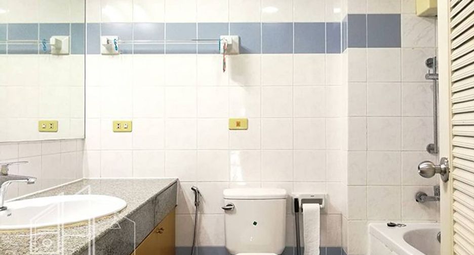 For rent 3 bedrooms condo in Watthana, Bangkok