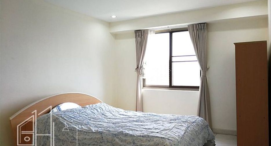 For rent 3 bedrooms condo in Watthana, Bangkok