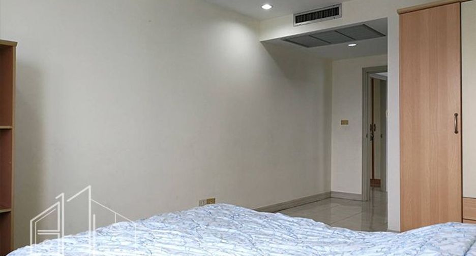 For rent 3 bedrooms condo in Watthana, Bangkok