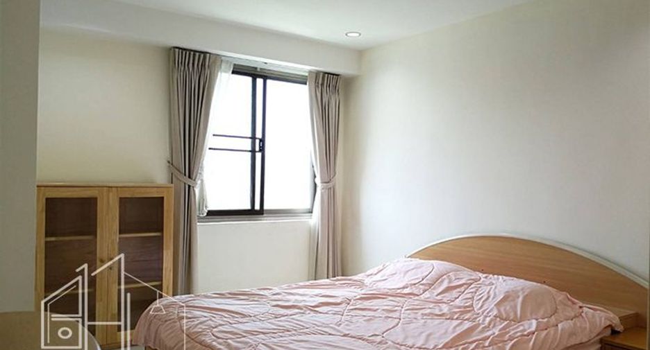 For rent 3 bedrooms condo in Watthana, Bangkok