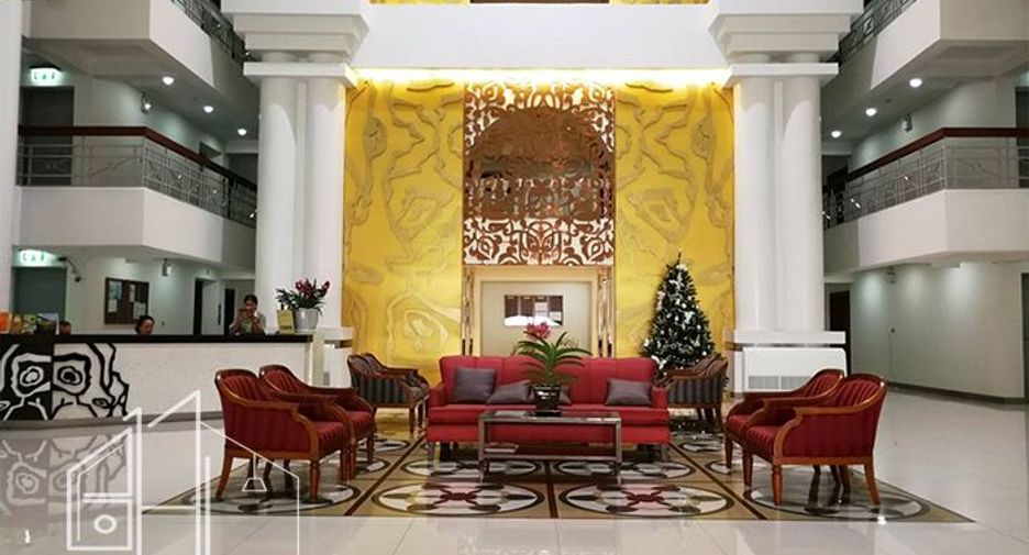 For rent 3 bedrooms condo in Watthana, Bangkok