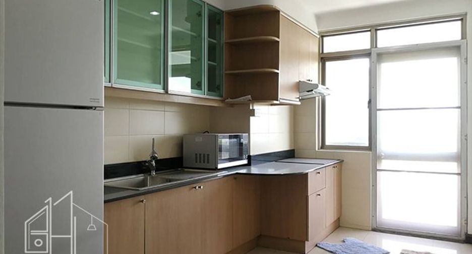 For rent 3 bedrooms condo in Watthana, Bangkok