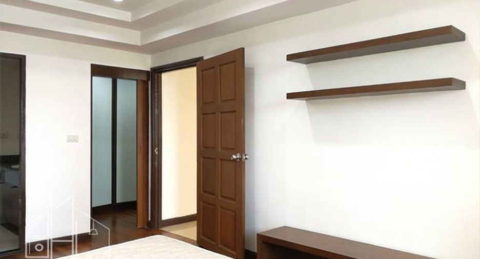 For rent 3 bedrooms condo in Watthana, Bangkok