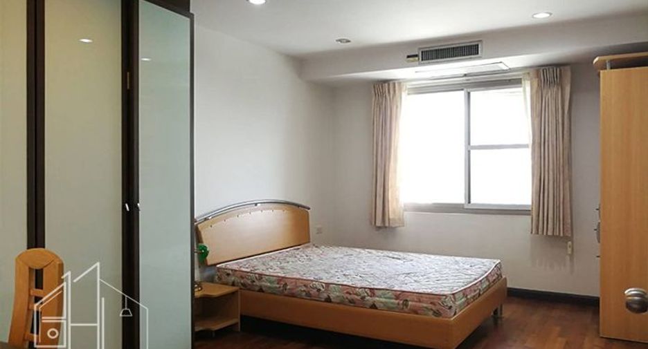 For rent 3 bedrooms condo in Watthana, Bangkok