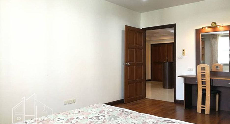 For rent 3 bedrooms condo in Watthana, Bangkok