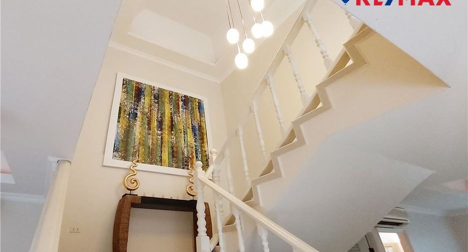 For rent 3 bedrooms house in Pratumnak, Pattaya